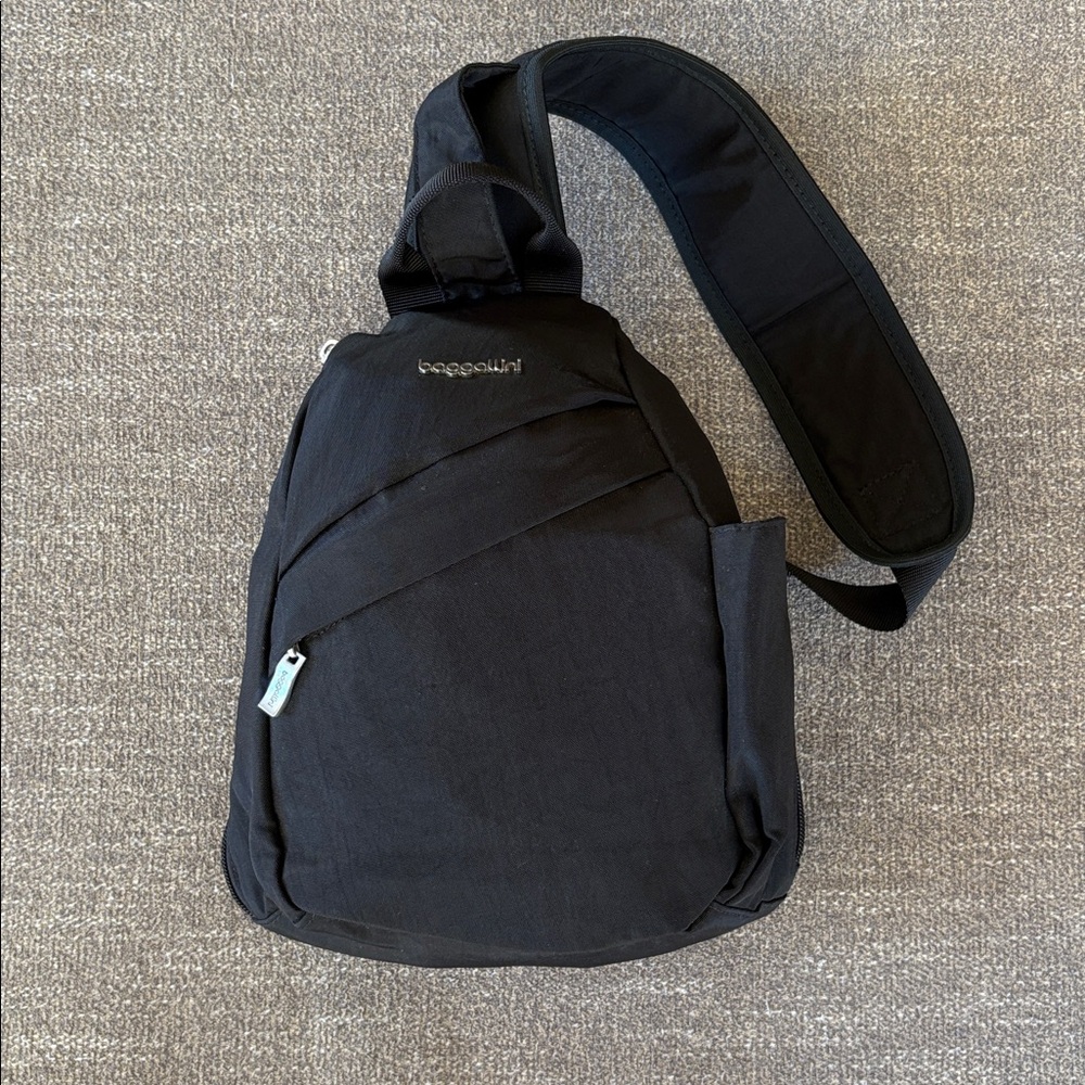 BAGGALLINI Black Zipped Crossbody Sling Travel Carry Bag 4L EUC